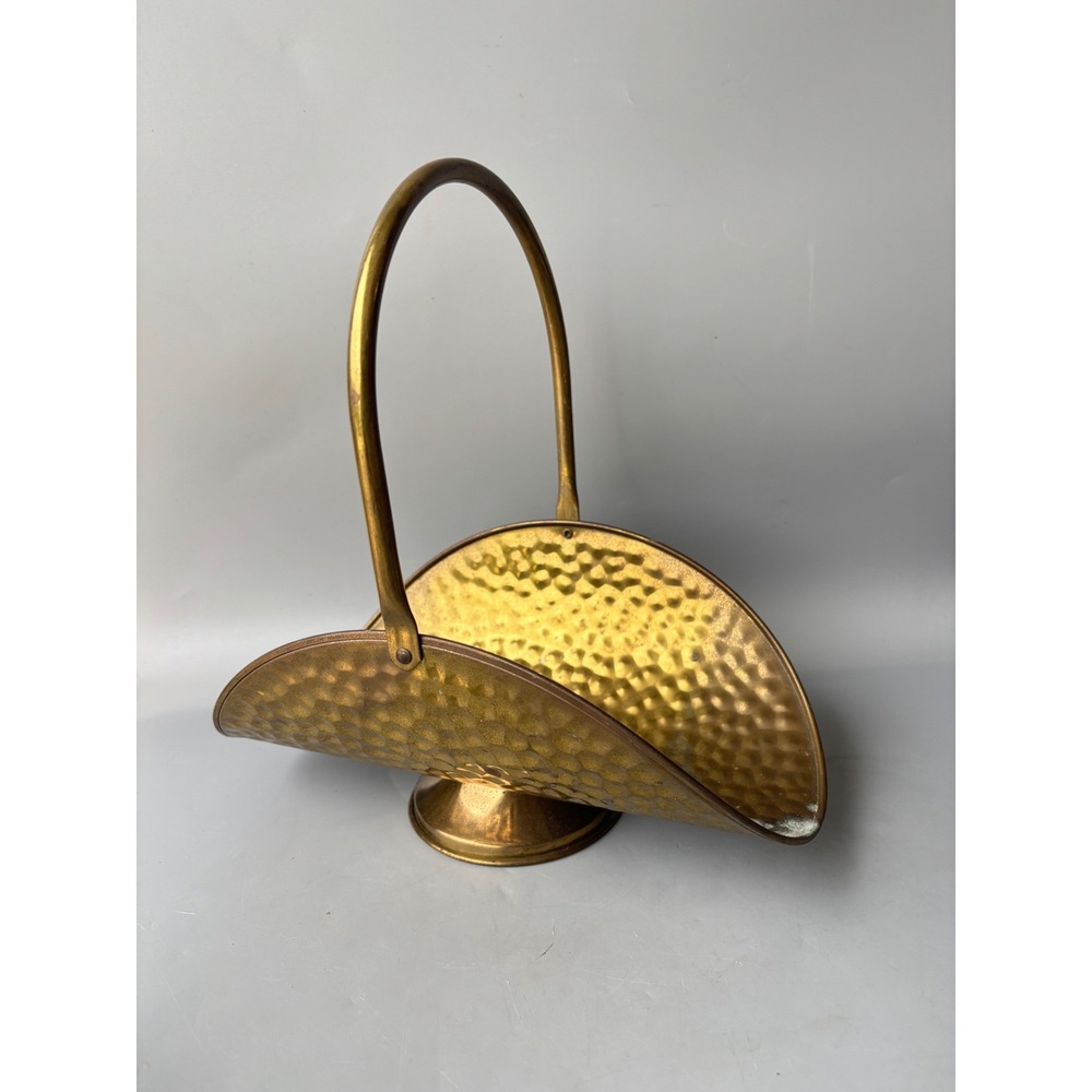 Vtg Hammered Brass Basket Pedestal‎ Scuttle Handle Decorative Bowl Mid Century